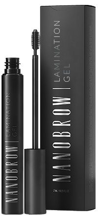 Laminační gel Nanobrow v černé tubě s otevřeným kartáčkem, zobrazený vedle odpovídající černé krabice s názvem produktu vytištěným svisle bílou barvou.